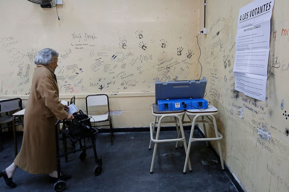Las elecciones porteñas se desarrollan con normalidad con el debut de la boleta electrónica