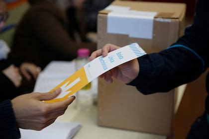 En estas elecciones, Neuquén aplica el sistema de boleta electrónica
