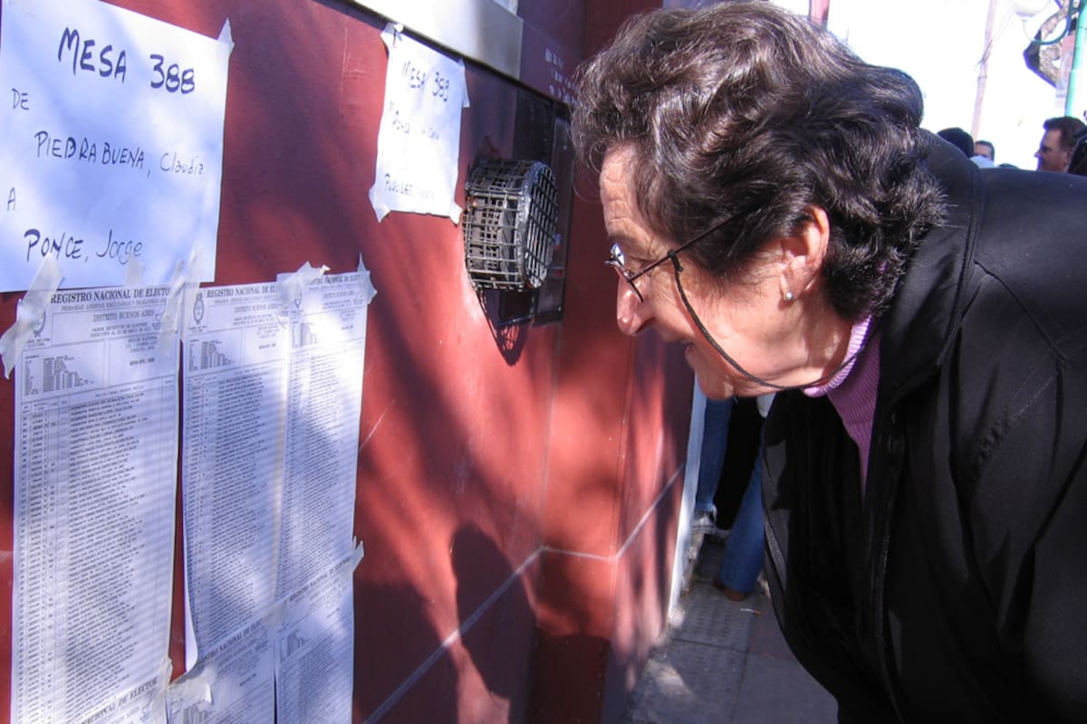 Las elecciones primarias se desarrollan con normalidad, más de 24 millones de personas consultaron el padrón