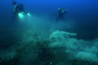 Las embarcaciones, cada vez más grandes, lujosas y numerosas, dañan gravemente el ecosistema