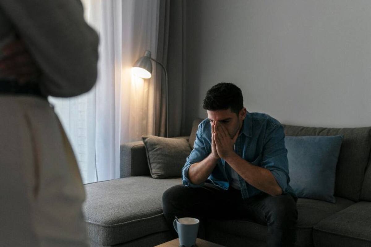 Las emociones reprimidas pueden manifestarse en forma de dolores físicos, como dolores de cabeza, dolores de espalda, problemas digestivos y tensión muscular (imagen ilustrativa)