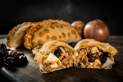 Las empanadas cordobesas son conocidas por ser dulces y pueden llevar o no pasas de uva en su interior
