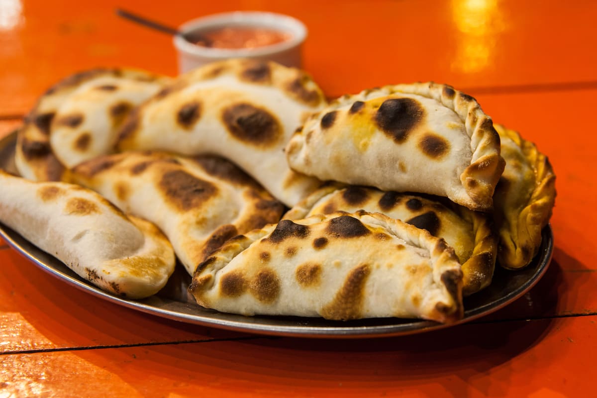 Las empanadas de La Nueva Criollita son preparadas con los mismos ingredientes y las mismas manos de siempre.