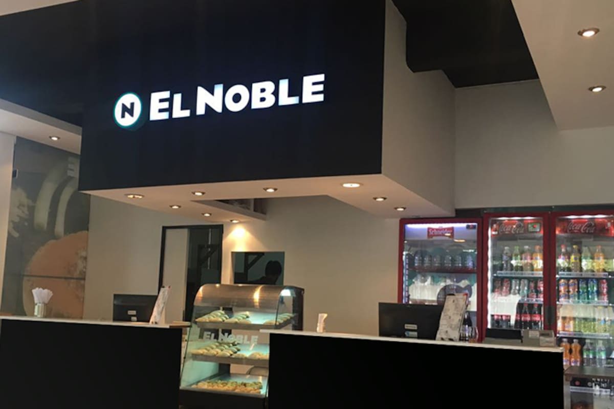 Las empanadas de pollo laqueado de El Noble son legendarias