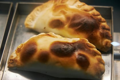 Las empanadas también tienen sus seguidores, y es que ya sea para un almuerzo al paso, o para encontrarse después del cole son un comodín para aplacar el hambre.