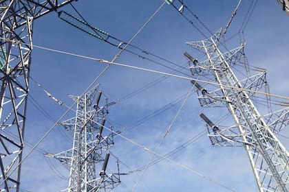 Las empresas de distribución de electricidad esperan detalles para la facturación por consumo