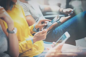 Las empresas de tecnología ofrecen actualizaciones a sus sistemas operativos para asegurar la seguridad de sus usuarios y evitar los robos de datos personales
