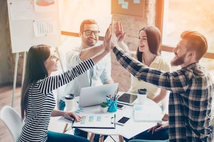Las empresas privadas que se sumen al Programa Piloto de Semana Laboral Inteligente podrían recibir créditos fiscales de hasta 250.000 dólares por empleador, según el Proyecto de Ley A5454