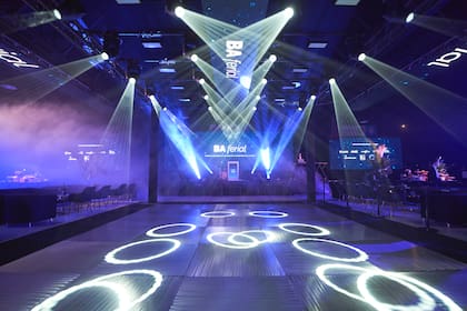 Las empresas pueden sumar shows en vivo, conducción, reconocimientos, activaciones de marca, branding del espacio y otros recursos vinculados con sus objetivos internos