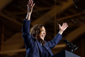 Las encuestas muestran a Kamala Harris como favorita para suceder a Gavin Newsom en California en 2026 (Photo by JEFF KOWALSKY / AFP)