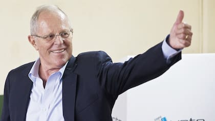 Las encuestas proyectan que Pedro Pablo Kuczynski superaría a la hija del ex presidente Fujimori en una segunda vuelta