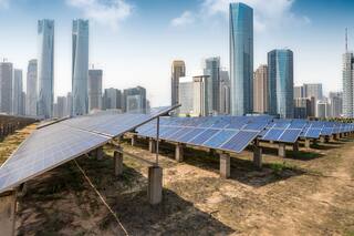 No tan verdes: el lado oscuro de las energías renovables y tecnologías digitales