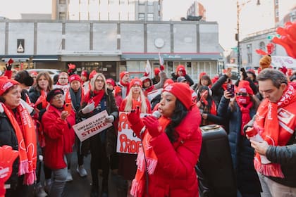 Las enfermeras de Nueva York reclaman prestaciones de salud en medio de la huelga