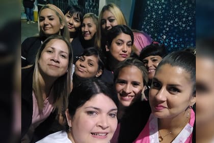 Las enfermeras sorprendieron a su "ángel" (Foto gentileza Vanesa Solohaga)