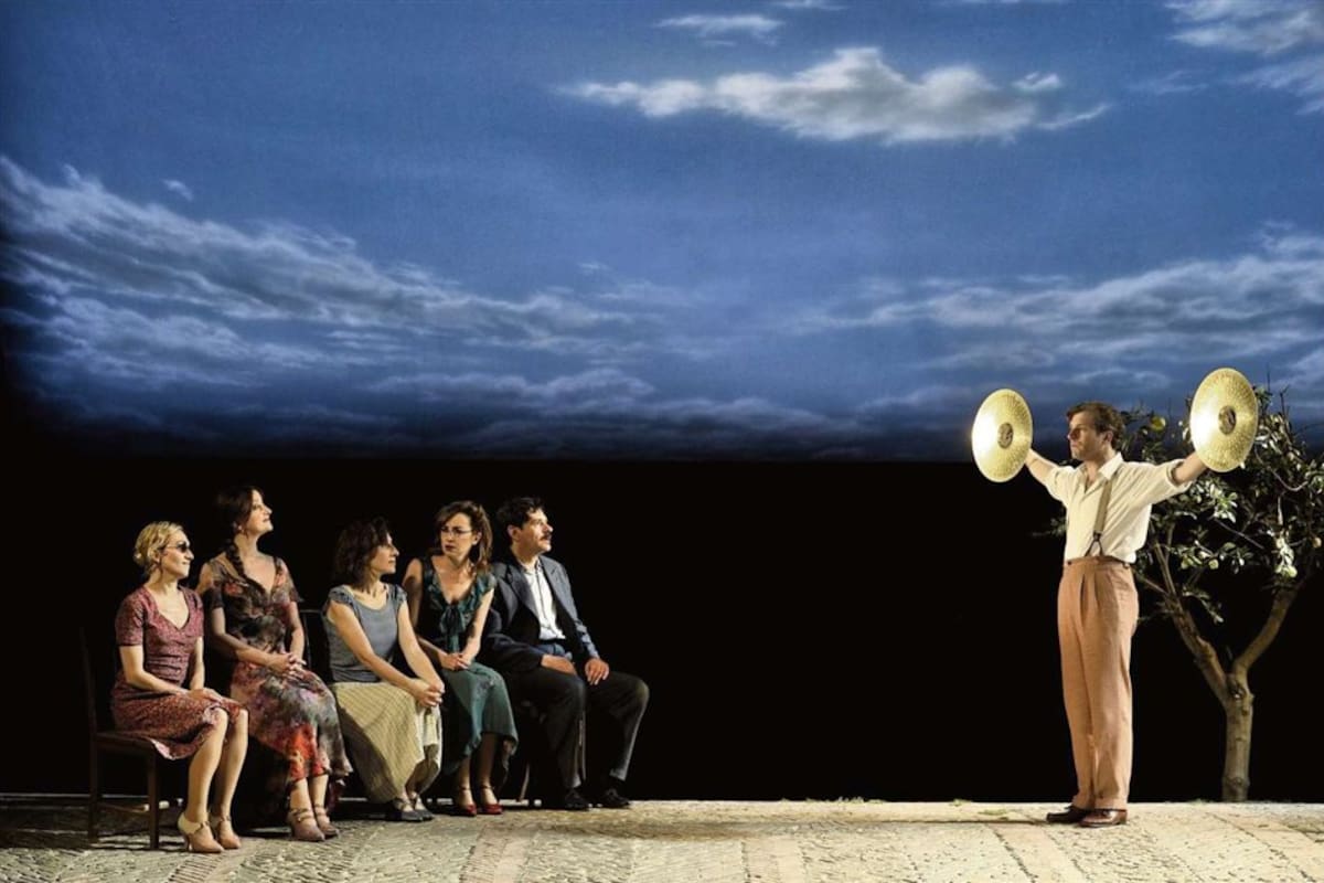 Las enormes actrices de la compañía T de Teatre, con dos actores a su altura: Albert Ribalta y Jordi Rico