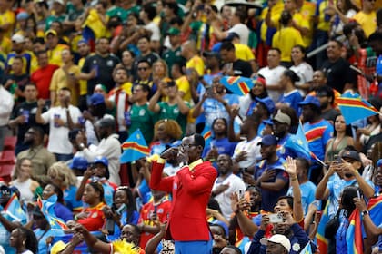 Las entradas son muy caras, pero aun así, hinchas de países lejanos y de economía débil, como Congo Democrático, asisten masivamente y disfrutan la experiencia de vivir el Mundial sin contratiempos.