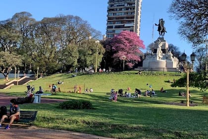 Las escalinatas de la Plaza Mitre se construyeron a los lados de la mansión de los Madero Unzué