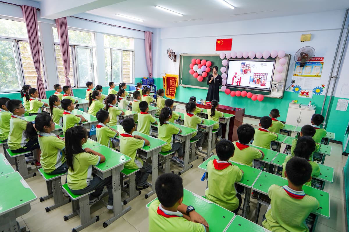 Las escuelas primarias y secundarias en China incorporarán cursos sobre inteligencia artificial este año