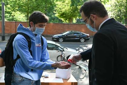 Las escuelas recomiendan la higienización frecuente de manos en Alemania