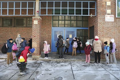 Las escuelas y las iglesias de Chicago responden a la ley de Trump que afecta a los inmigrantes indocumentados (Michael Dwyer/AP)