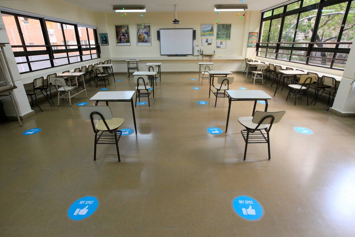 Las escuelas ya recibirán a niños de sala de cinco, las universidades e institutos terciarios se reabrirán para ciertos talleres y actividades y se permitirá que a bares y restaurantes concurran comensales dentro de los locales; también reabrirán los museos, los gimnasios y los estudios de danza.