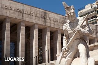 El colosal monumento que sufrió la inflación y tardó casi 50 años en construirse