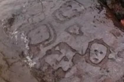 Las espeluznantes ilustraciones antiguas que emergieron de un río y sorprendieron a todos