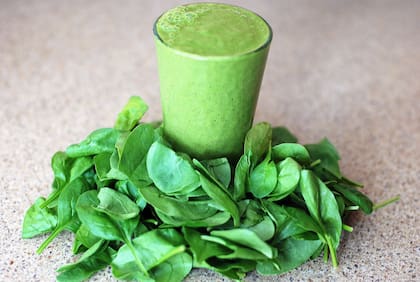 Las espinacas son un alimento completo que ayuda a hacer crecer el cabello