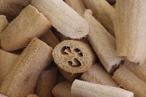 Las esponjas vegetales son utilizadas tanto para el cuidado de la piel como también en la cocina para reemplazar la esponja para lavar los platos.