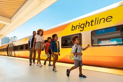 Las estaciones de Brightline en cada una de las ciudades de Florida permiten conectar fácilmente con los atractivos del lugar