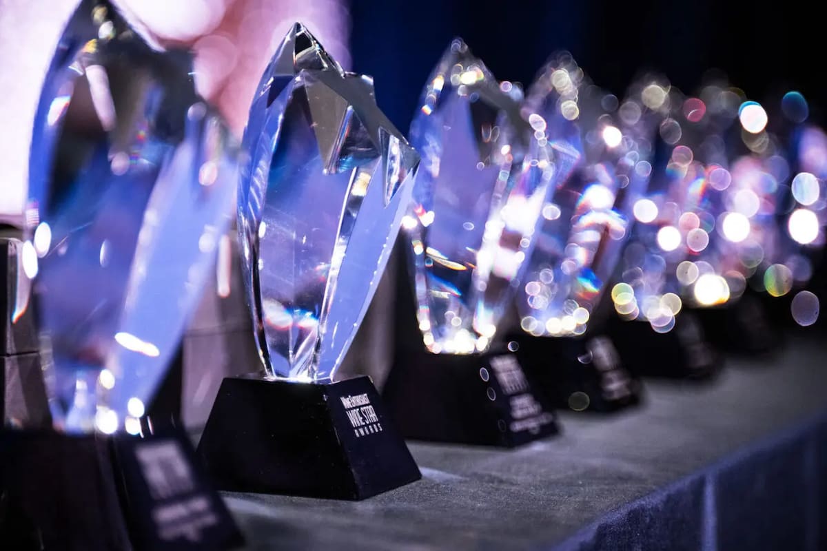 Las estatuillas que reciben los ganadores de los Wine Star Awards