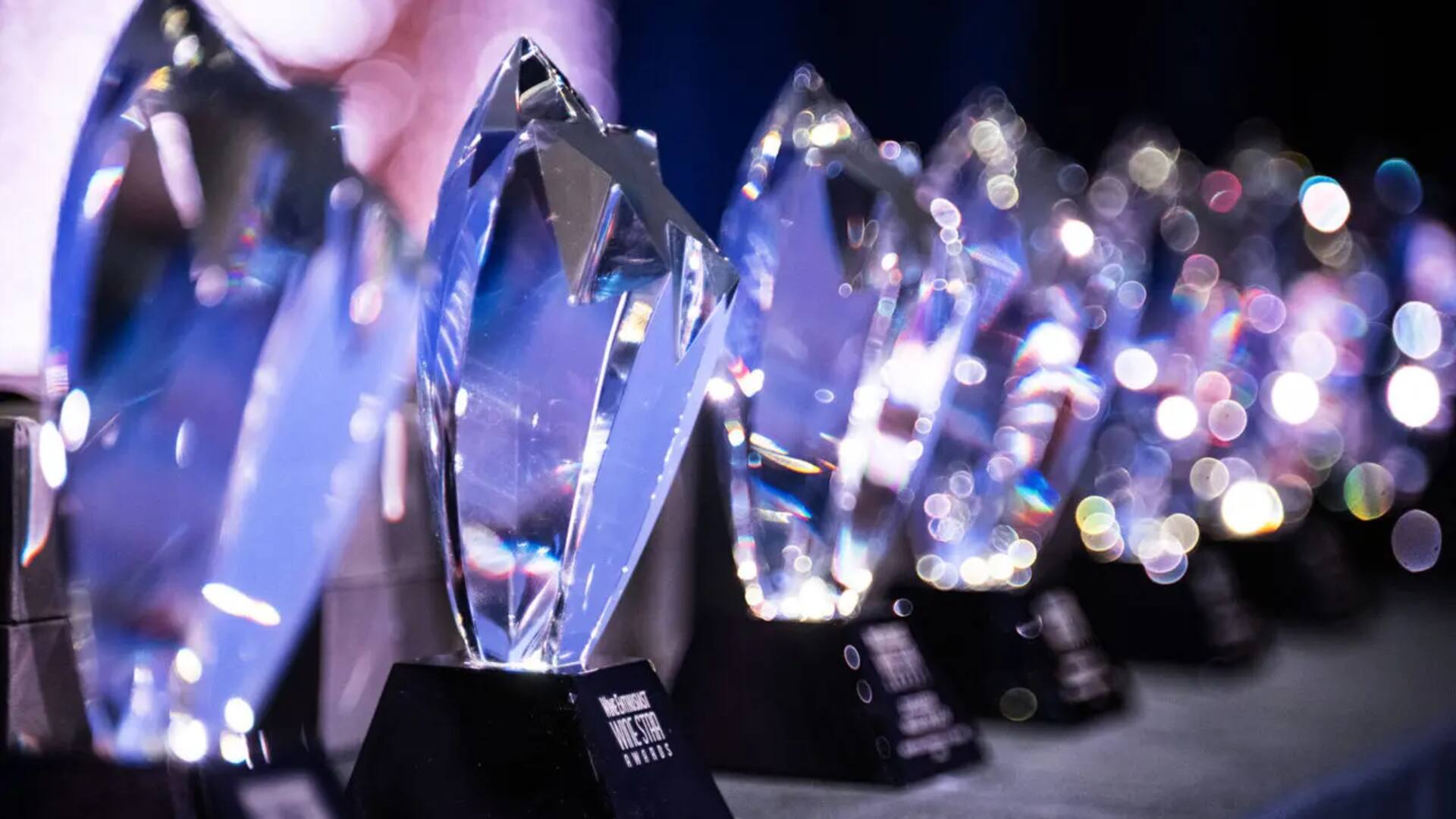 Las estatuillas que reciben los ganadores de los Wine Star Awards
