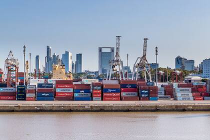 Las exportaciones cayeron 4,8% en el tercer trimestre del año, según el Indec