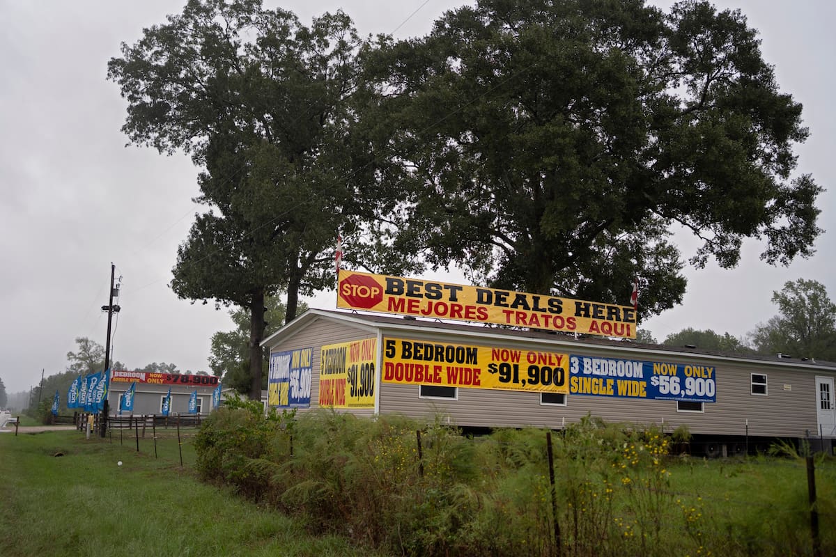 Las facilidades para que las personas consiguieran un terreno en Colony Ridge atrajeron a muchas familias hispanas en los últimos años (Archivo)