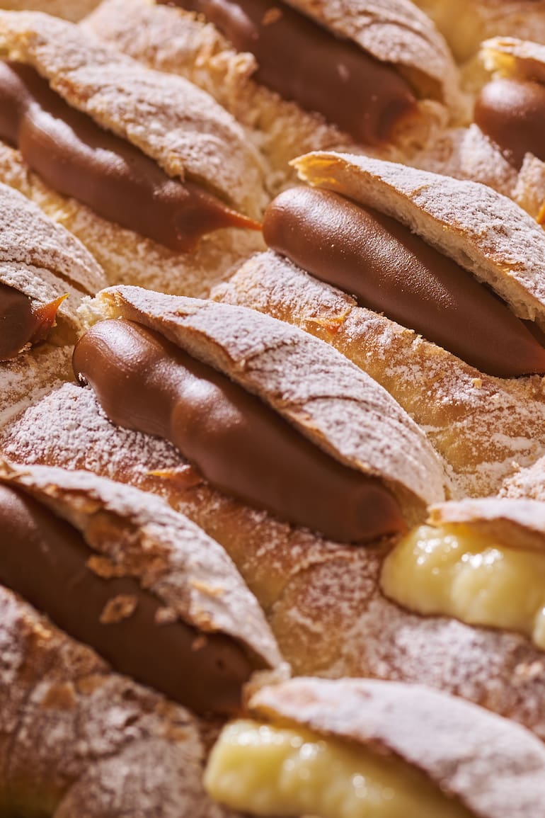 Las facturas son un producto típico de las panaderías argentinas, y de allí surgieron también los nombres de algunas de ellas, como la bola de fraile