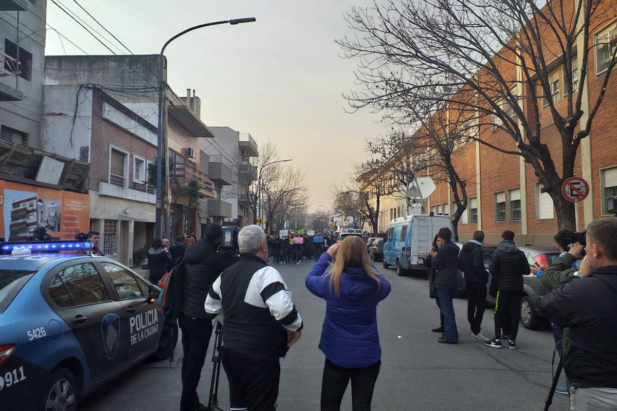 Las familias de los alumnos exigen que separen de sus cargos a los sacerdotes implicados