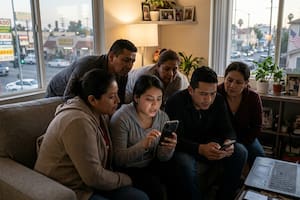 La estrategia de migrantes latinos en EE.UU.: “Grupos de WhatsApp para evitar operativos”