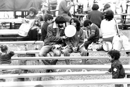 Las familias presentes, ayer y hoy, en el anfiteatro de Caballito