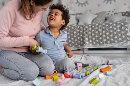 Las familias pueden acceder al cuidado infantil subsidiado a través de los centros con contrato estatal o vouchers
