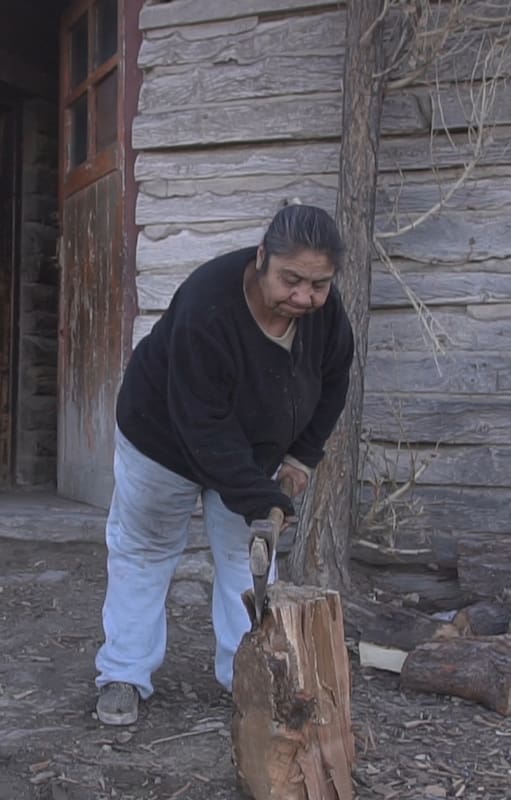 Las familias que viven en el campo no tienen gas. Sobreviven con leña