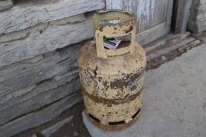 Las familias que viven en el campo no tienen gas. Sobreviven con leña y garrafa