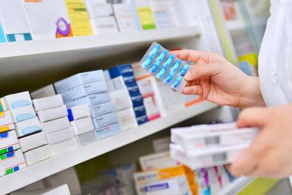 Las farmacéuticas advierten que pueden faltar medicamentos, por la dificultad de acceder a dólares para importar insumos