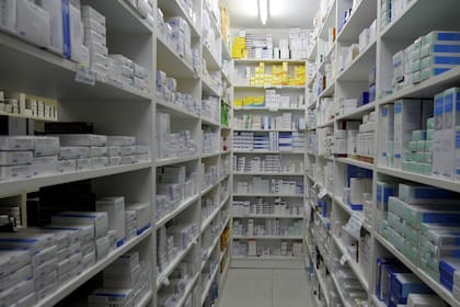 Las farmacias suspendieron la atención a PAMI y denuncian que no pueden reponer medicamentos