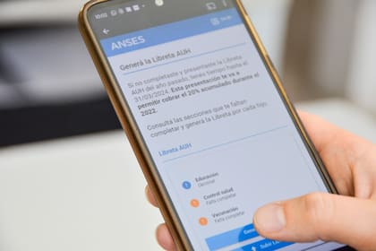 Las fechas de pago de la AUH en enero 2026