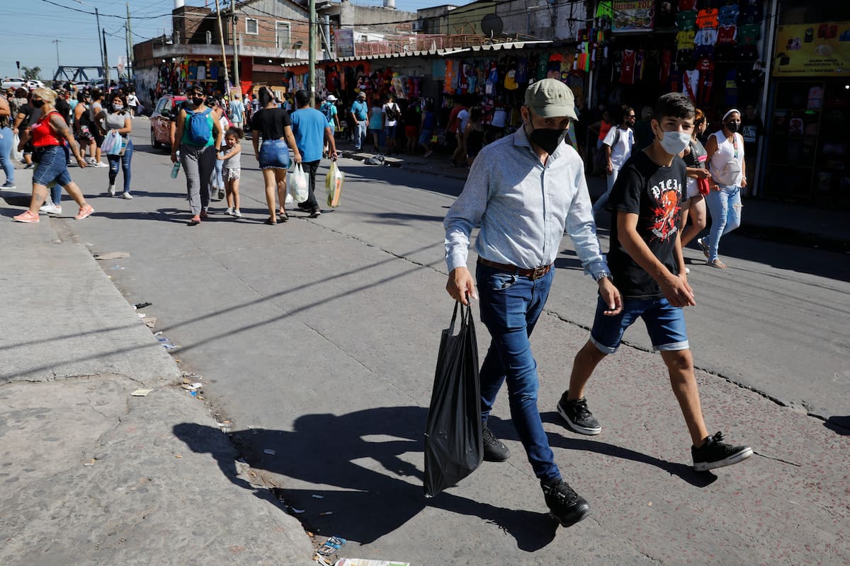 Las ferias del conurbano suman clientes de la mano de la inflación