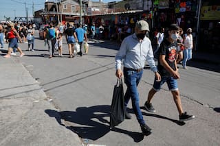 La inflación en ropa y alimentos empuja a los compradores a las ferias del conurbano