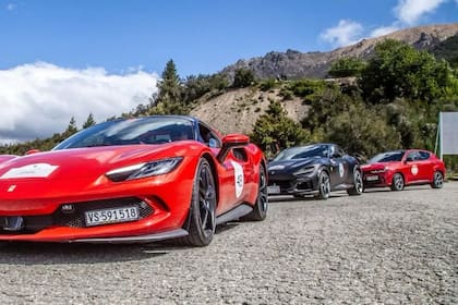 Las Ferrari de la Cavalcade Patagonia Adventure llegan este viernes a Ushuaia