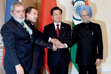 LAS FINANZAS DE UNA POTENCIA. Lula junto a sus pares del grupo BRIC: Rusia, India y China