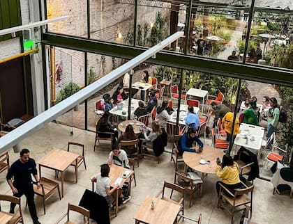 Las Flores, cocina, pastelería, café de especialidad.