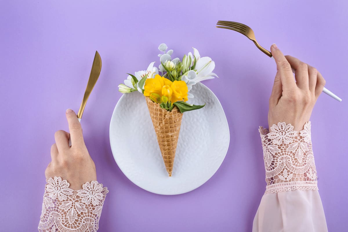 Las flores comestibles no solo aportan colores a tus platos sino también beneficios nutricionales